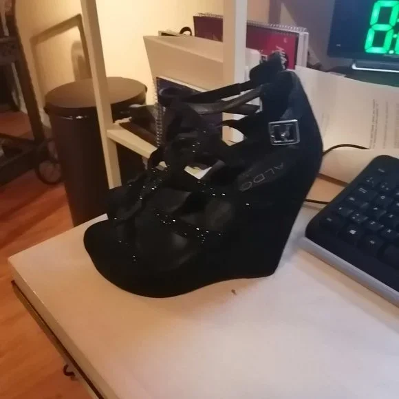 High platforms - Picture 1 of 1